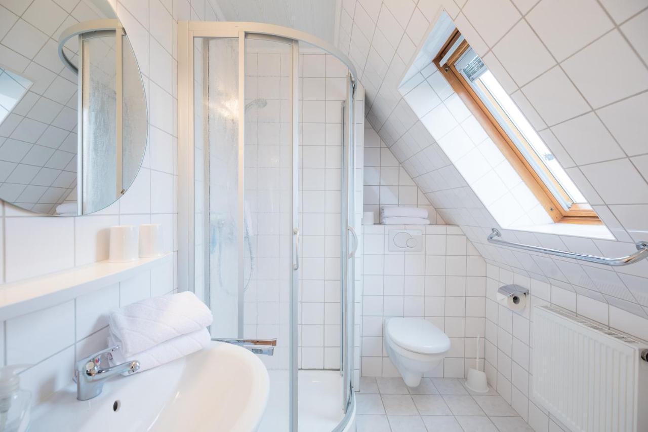 Direkt Am Deich - Ferienwohnung Oland Im Gaestehaus Am Badedeich Dagebuell Exterior photo